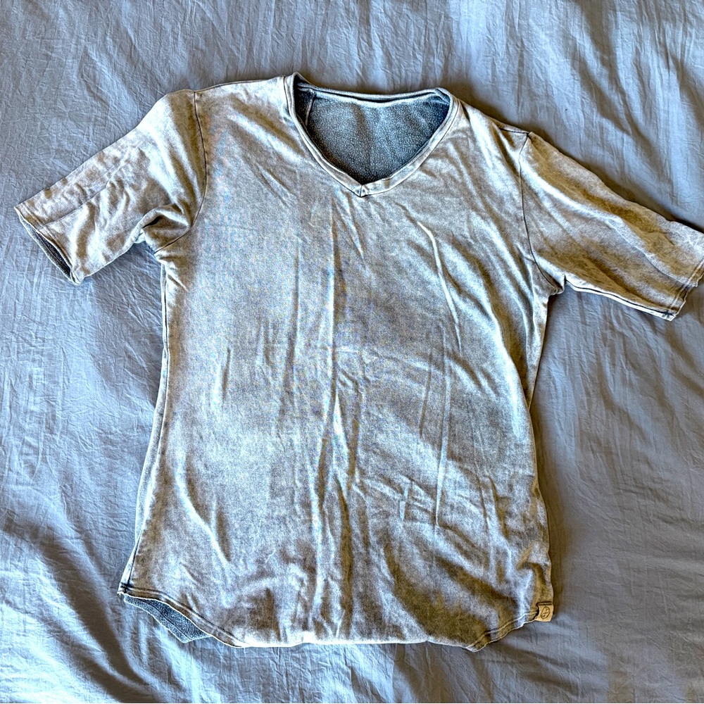 One golden thread sweat v neck T
